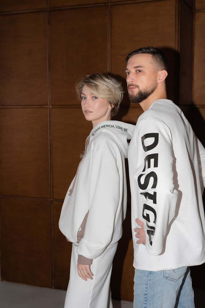 Крой: Oversize унисекс с продуманной объемностью